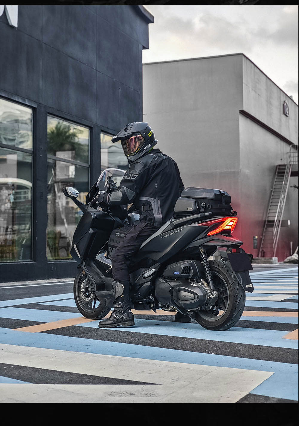 23L-35L ABS Hard Shell Tail  Bag with Expandable