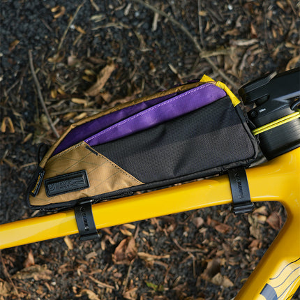 Rhinowalk Nomad 0.9L slim bicycle top tube bag lifestyle view 38