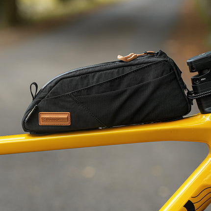 Rhinowalk Nomad 0.9L slim bicycle top tube bag lifestyle view 45